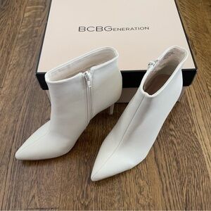 NIB BCBgeneration Bianca Heminy heeled boots in color cream / ivory size 6.5M 37